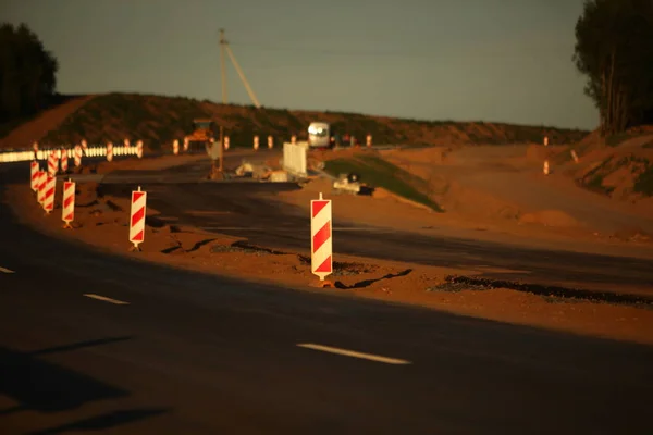 Építése az út a modern beton autópálya gyorshajtás — Stock Fotó