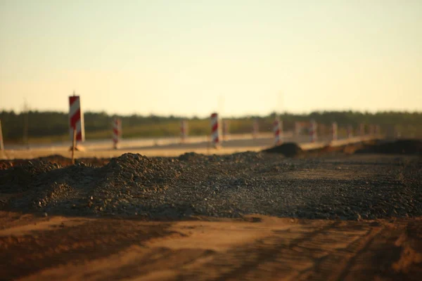 Construcción de la carretera de hormigón moderno exceso de velocidad —  Fotos de Stock