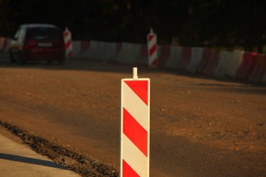 Modern beton yüksek hızlı karayolu yolu inşaatı.