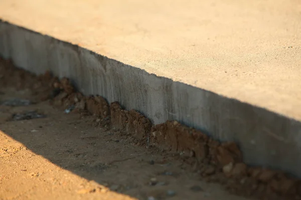 Aanleg van de weg van de moderne betonnen hogesnelheids snelweg. — Stockfoto