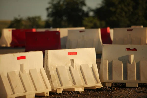 Modern beton yüksek hızlı karayolu yolu inşaatı. — Stok fotoğraf