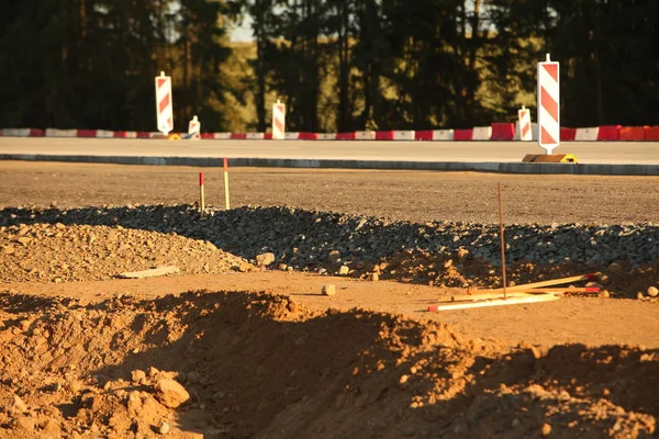 Budowa drogi nowoczesnej betonowej szybkiej autostrady. — Zdjęcie stockowe