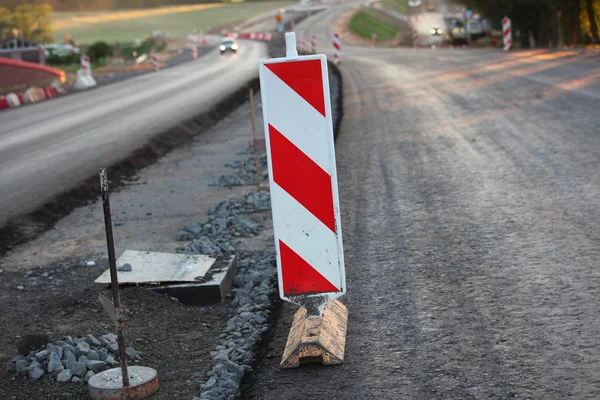 Modern beton yüksek hızlı karayolu yolu inşaatı. — Stok fotoğraf