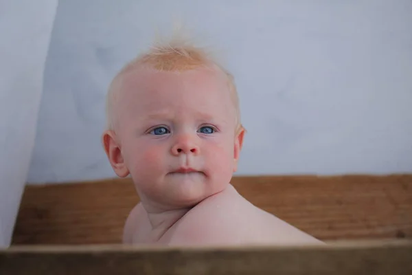 Funny Baby Pojke Spädbarn Porträtt — Stockfoto