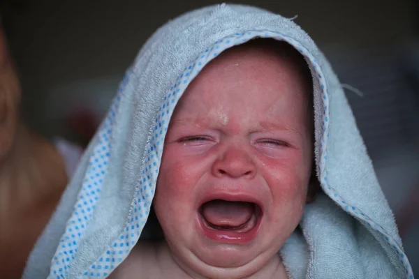 Schattige Kleine Baby Jongen Huilen — Stockfoto