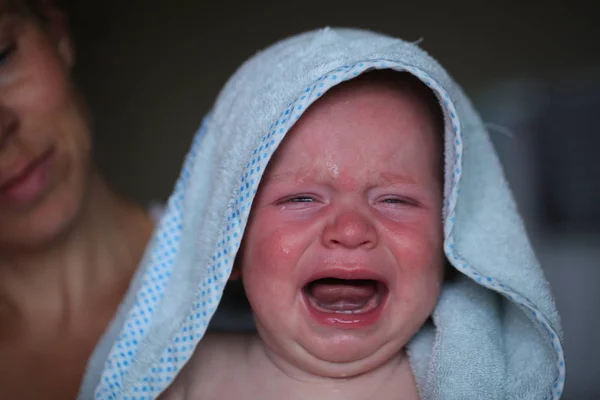 Niedlicher Kleiner Junge Weint — Stockfoto