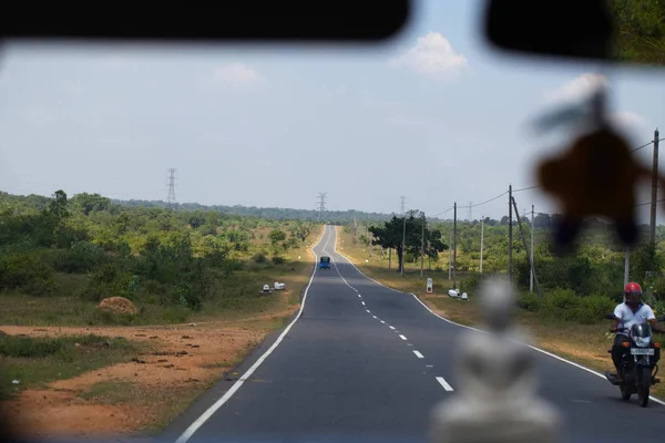 スリランカ コロンボ 2014年3月 窓車の道路風景からの眺め — ストック写真