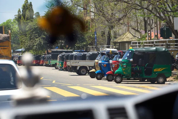 スリランカ コロンボ 2014年3月 窓車の道路風景からの眺め — ストック写真