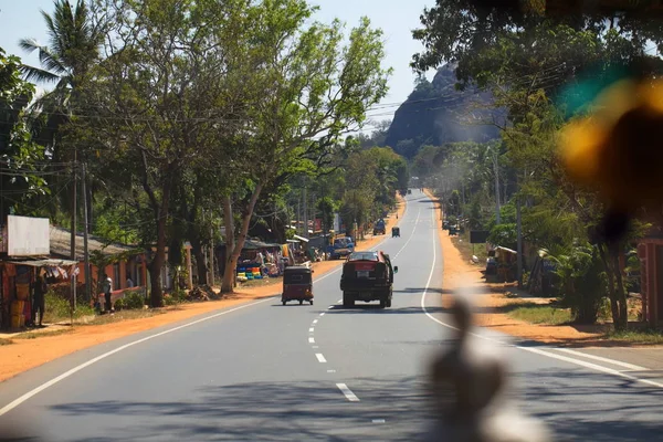 スリランカ コロンボ 2014年3月 窓車の道路風景からの眺め — ストック写真