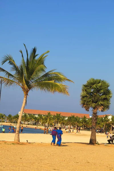 斯里兰卡，科伦坡，2014年3月。海滩度假村热带 — 图库照片