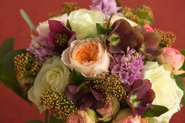 Festive table decoration with flowers at a wedding exhibition — Stock Photo, Image