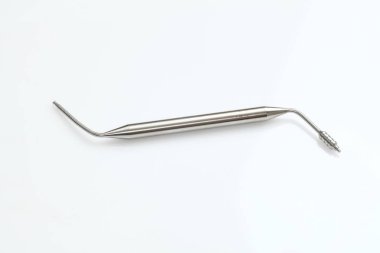 Matkaplar ve diğer ortopedik dişçi aletleri.