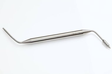 Matkaplar ve diğer ortopedik dişçi aletleri.