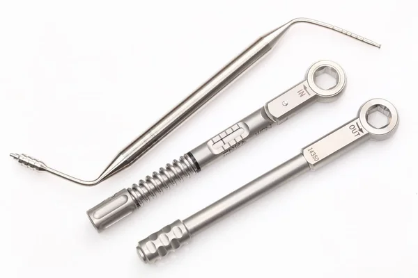 Brocas e outras ferramentas ortopédicas odontológicas . — Fotografia de Stock