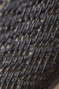 siyah ofis ergonomik sandalyesi ile ağ kaplama.