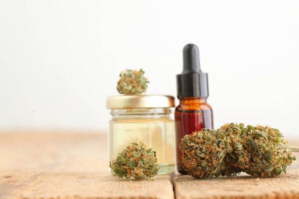 Медицинская марихуана конопля CBD масло