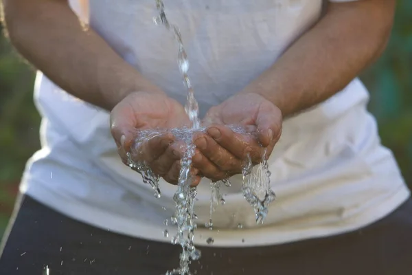 Moslim Wast Zijn Handen Voor Het Gebed Rituele Reiniging — Stockfoto