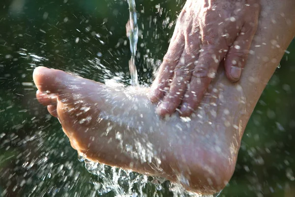 Moslim Wast Zijn Handen Voor Het Gebed Rituele Reiniging — Stockfoto