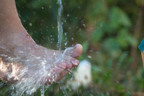 Moslim Wast Zijn Handen Voor Het Gebed Rituele Reiniging — Stockfoto