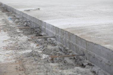 çimento yol inşaatı genişletildi. Yıkanmış beton teknoloji