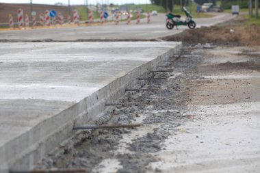 çimento yol inşaatı genişletildi. Yıkanmış beton teknoloji