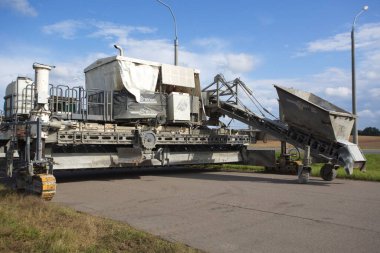beton döşeme kompleks yol yapımı. Belarus, Minsk, 2020