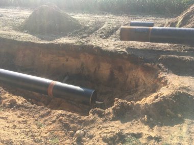 Yeni doğalgaz boru hattı kurulumu siper kazıyor