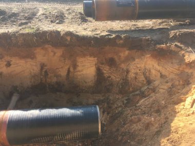 Yeni doğalgaz boru hattı kurulumu siper kazıyor