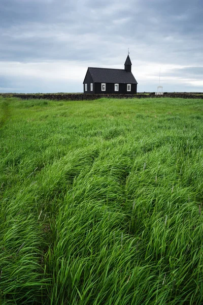 Igreja Madeira Preta Budakirkja Atrações Turísticas Famosas Islândia Perto Aldeia — Fotografia de Stock
