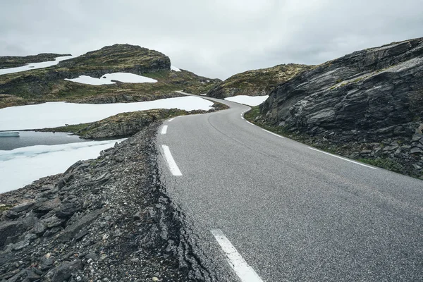 Camino Montaña Noruega Desde Aurlandsvangen Laerdalsoyri — Foto de Stock