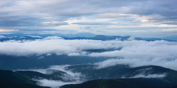 Panoramisch Uitzicht Bergen Ochtend Landschap Met Mist — Stockfoto