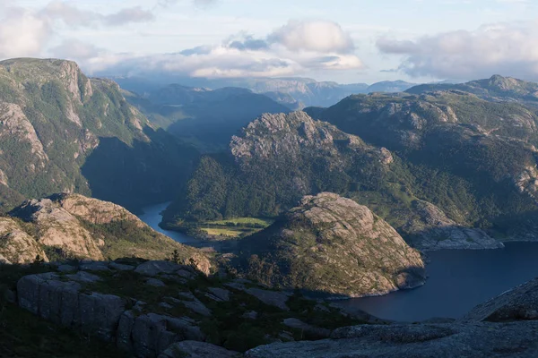 Uitzicht Bergen Van Preikestolen Klif Noorwegen — Stockfoto