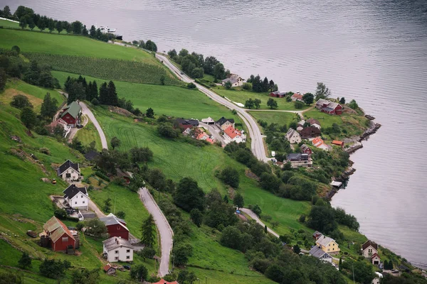 ノルウェー ソグネ フィヨルド フィヨルドに近い Aurlandswangen 村の風景 — ストック写真