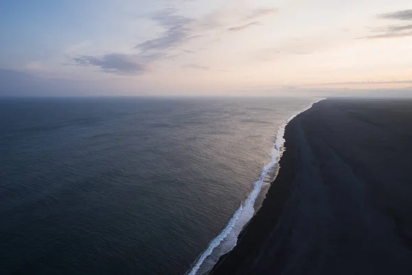 바다와 모래의 Dyrholaey 케이프 아이슬란드에서 — 스톡 사진