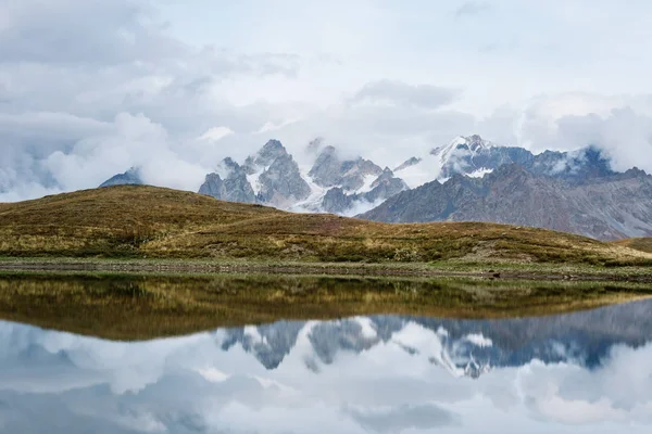 Mountain Lake Koruldi Huvudsakliga Kaukasiska Ridge Övre Svanetien Georgien Nära — Stockfoto