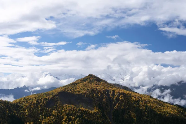 Montagna Cima Alle Nuvole Caucaso Georgia Zemo Svaneti — Foto Stock