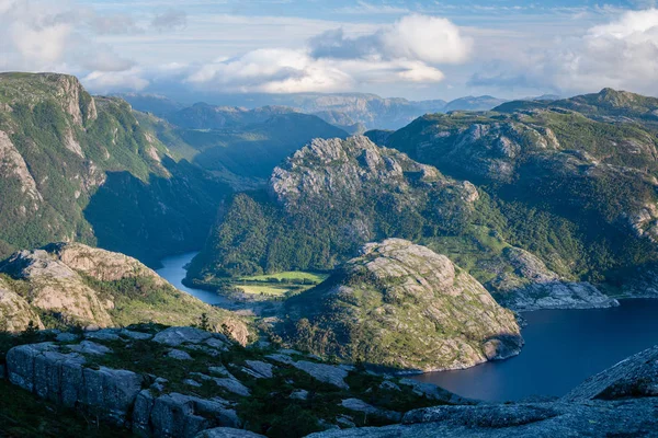Preikestolen Uçurumu Norveç Dağlardan Görünümünü — Stok fotoğraf