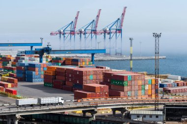 Ukrayna, Odessa, 11 Nisan 2018: seaport kaplarda. Karadeniz'in büyük bağlantı noktası. Nakliye ve dünya çapında sevk irsaliyesi
