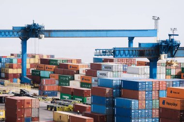 Ukrayna, Odessa, 11 Nisan 2018: seaport kaplarda. Karadeniz'in büyük bağlantı noktası. Nakliye ve dünya çapında sevk irsaliyesi