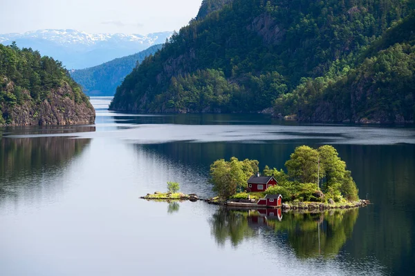 Norvegia Lovrafjorden Luglio 2017 Casa Solitaria Con Maniero Una Piccola — Foto Stock