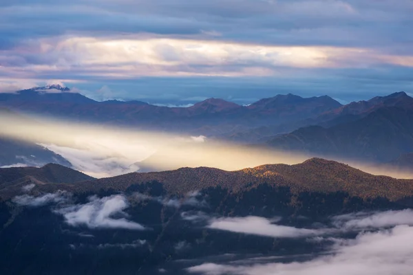Berglandschap Met Een Straal Van Zonlicht Uitzicht Bergkam Svan Kaukasus — Stockfoto