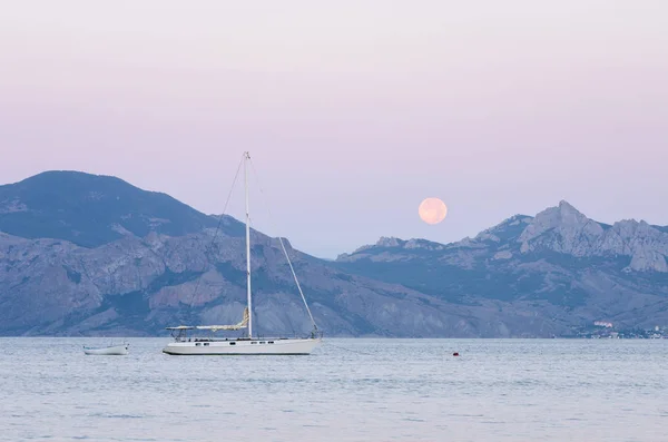 Sea View Sailing Yacht Full Moon Ridge Summer Landscape Dusk — Stock Photo, Image