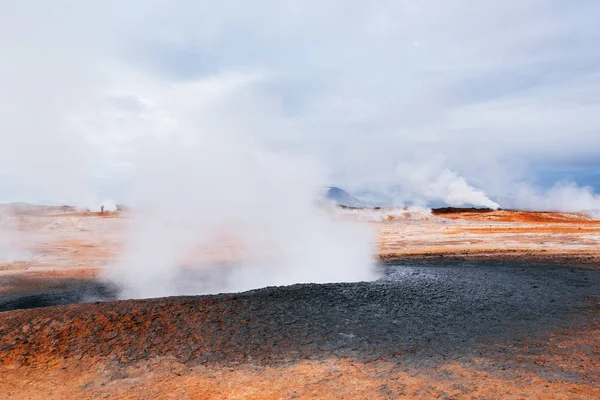Hverir Namafjall 地热区 沸腾的泥浆和温泉池的景观 冰岛的旅游和自然景点 — 图库照片