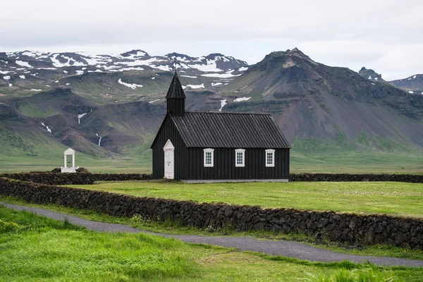 Budir Budakirkja Iglesia Negra Islandia Capilla Fondo Las Montañas Paisaje — Foto de Stock