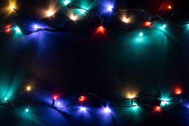 Noel tatil kopya alanı metin için arka plan. Yeni yıl kavramı. Karanlıkta parlayan garland. Düz yatıyordu, en iyi görünümü