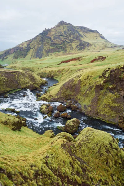 Hermosas Cascadas Río Skoga Islandia Garganta Sobre Cascada Skogafoss Vista — Foto de Stock