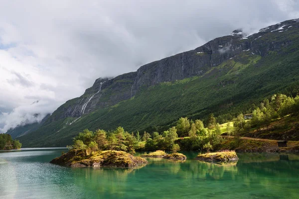 Lago Turquesa Lovatnet Valle Lodal Paisaje Escénico Noruega Clima Soleado — Foto de Stock