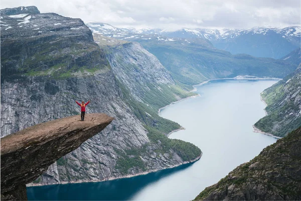 Idealny Tor Przygody Trolltunga Jezioro Ringedalsvatnet Widok Klifu — Zdjęcie stockowe