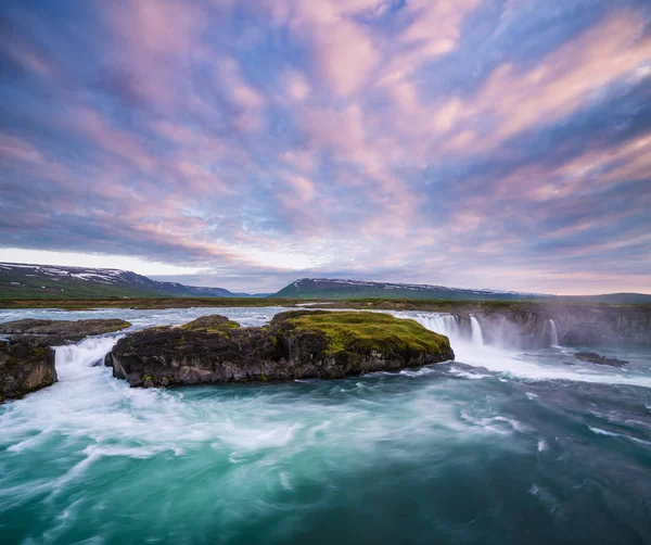 Godafoss Waterfal 아이슬란드 해질녘 강물과 하늘에 폭포와 — 스톡 사진