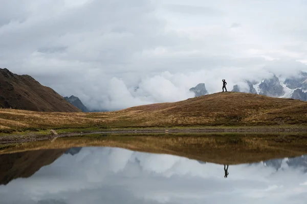 Koruldi Svaneti 조오지 반사입니다 산맥의 보기입니다 풍경입니다 하이킹에 — 스톡 사진